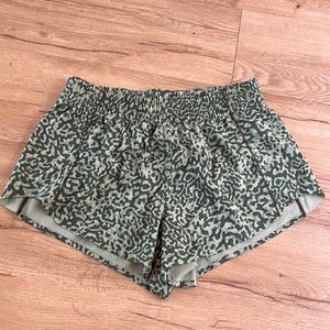 Athleta hustle 3”shorts with zip pocket